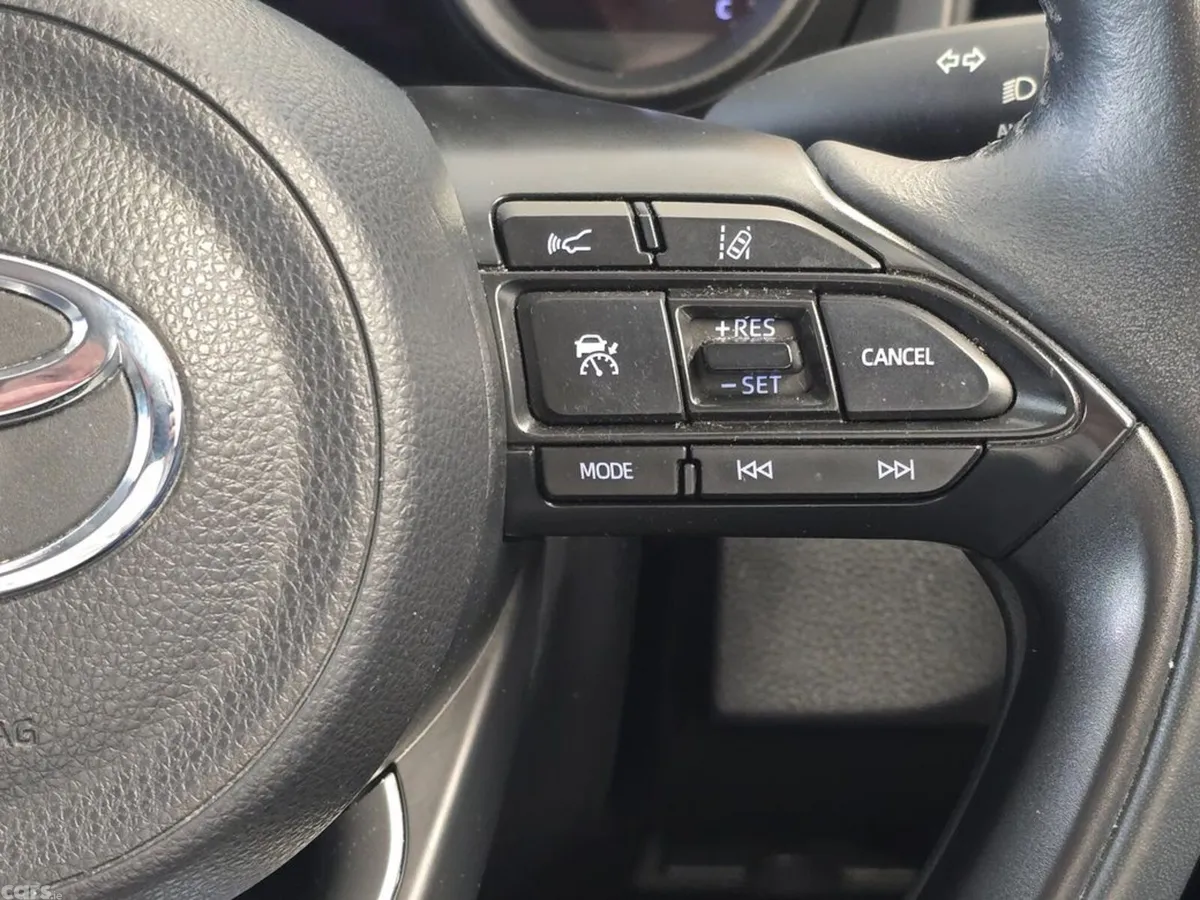 Toyota Yaris Cross SUV, Petrol Hybrid, 2022, White