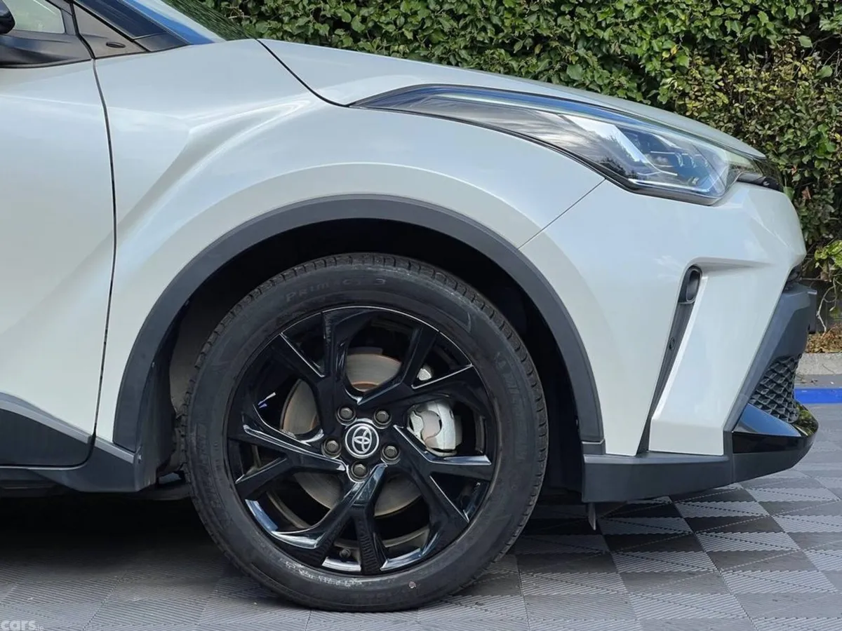 Toyota C-HR SUV, Petrol Hybrid, 2021, White