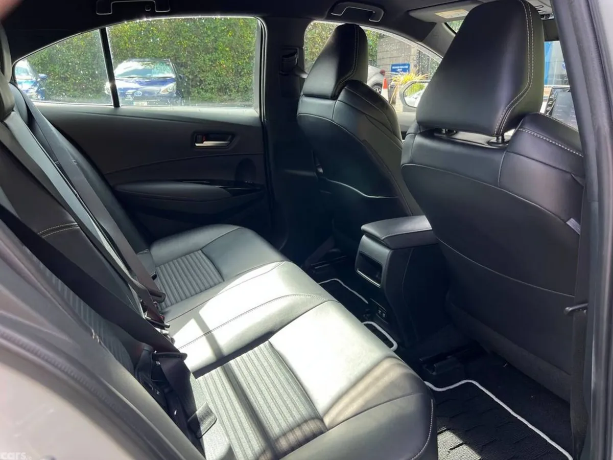 Toyota Corolla Saloon, Petrol Hybrid, 2019, White
