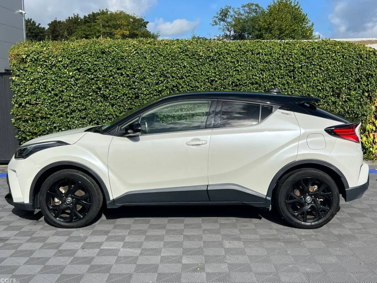 Toyota C-HR SUV, Petrol Hybrid, 2021, White