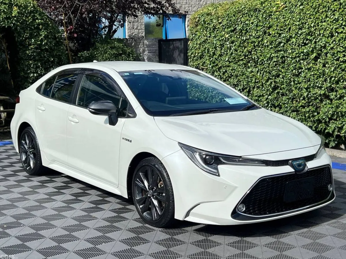 Toyota Corolla Saloon, Petrol Hybrid, 2019, White
