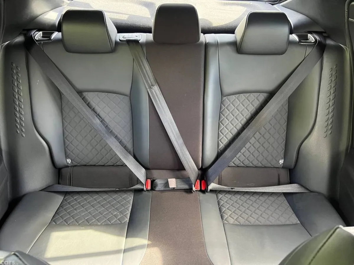 Toyota C-HR SUV, Petrol Hybrid, 2021, White