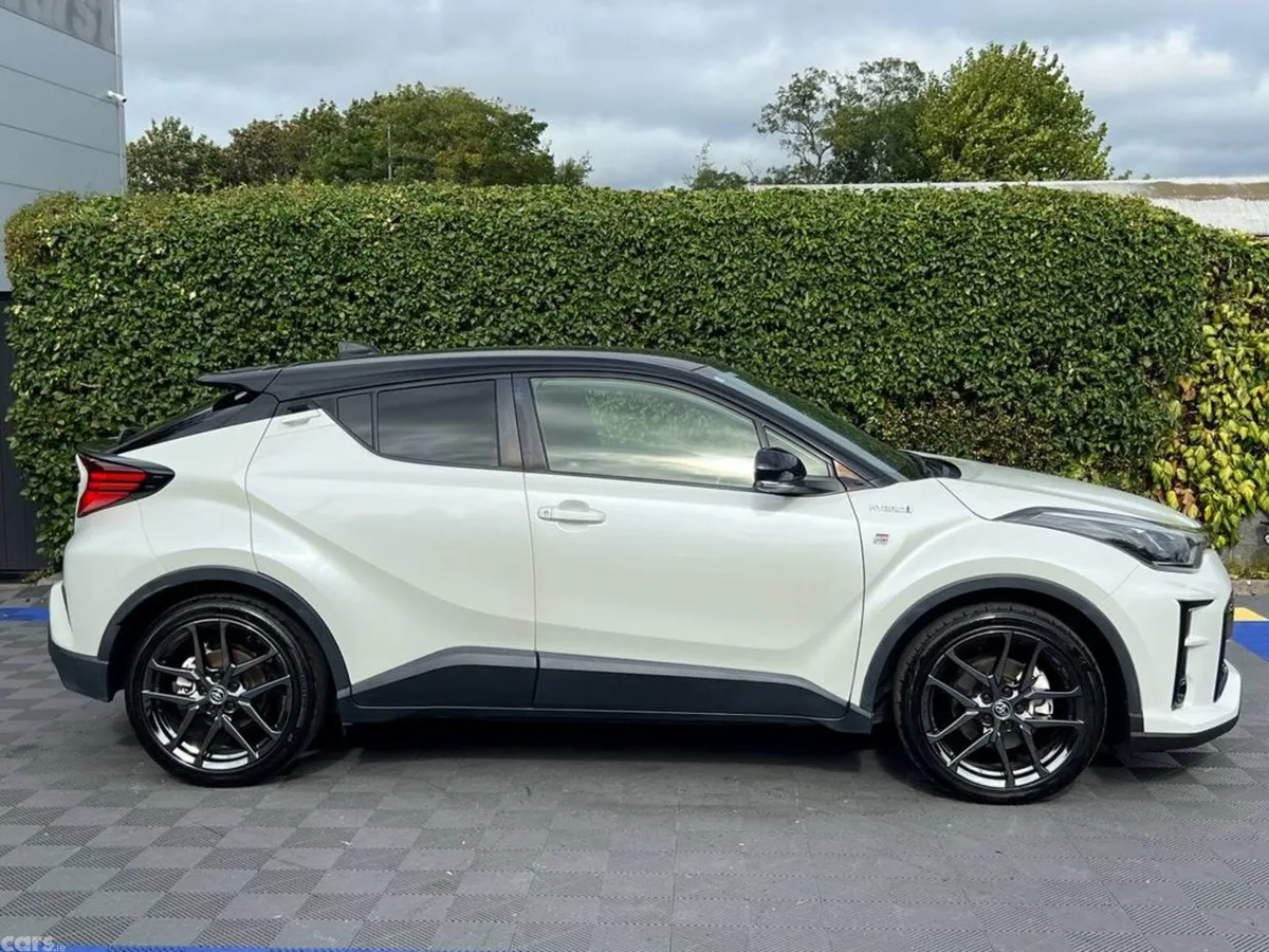 Toyota C-HR SUV, Petrol Hybrid, 2020, White