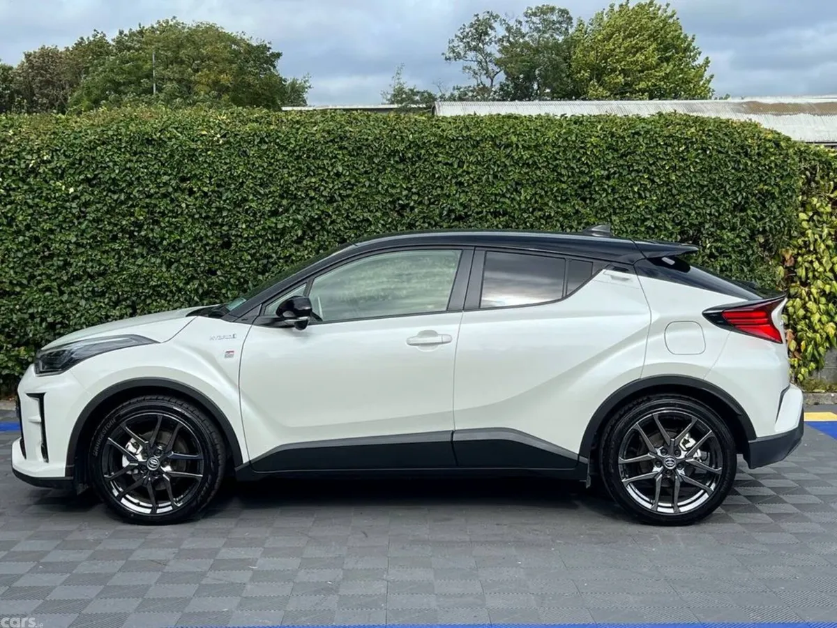 Toyota C-HR SUV, Petrol Hybrid, 2020, White