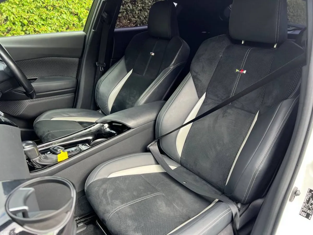 Toyota C-HR SUV, Petrol Hybrid, 2020, White