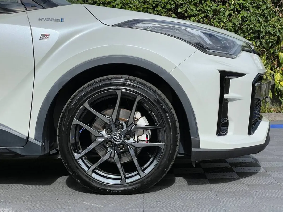 Toyota C-HR SUV, Petrol Hybrid, 2020, White