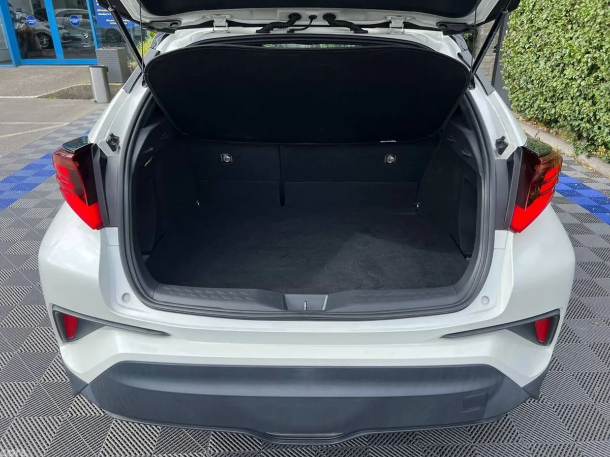 Toyota C-HR SUV, Petrol Hybrid, 2020, White
