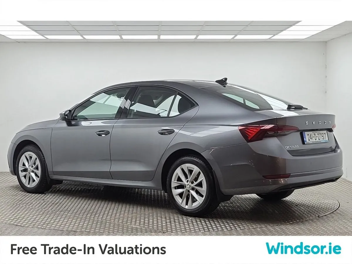 Skoda Octavia Saloon, Diesel, 2024, Grey