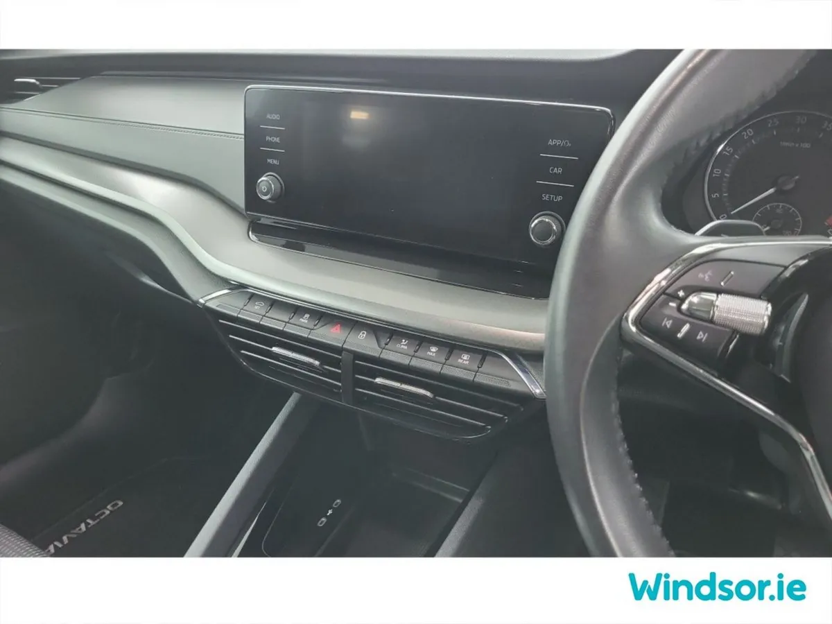 Skoda Octavia Saloon, Diesel, 2024, Grey