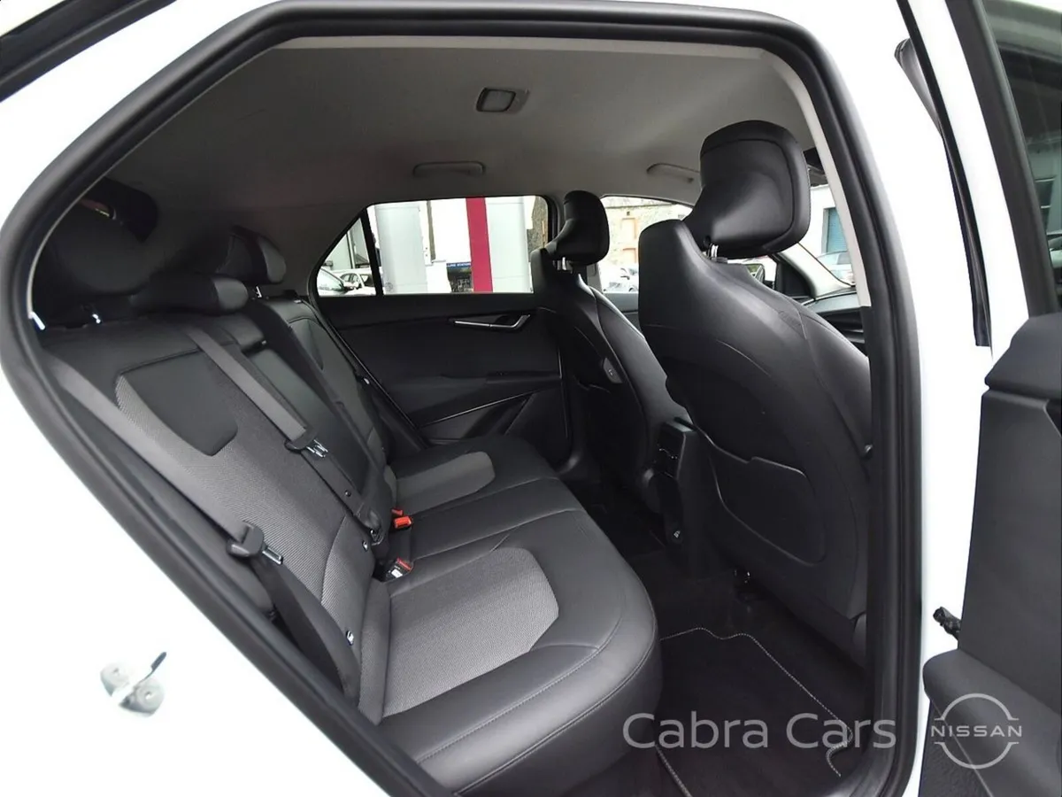 Kia Niro SUV, Petrol Hybrid, 2023, White