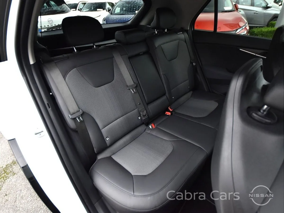 Kia Niro SUV, Petrol Hybrid, 2023, White