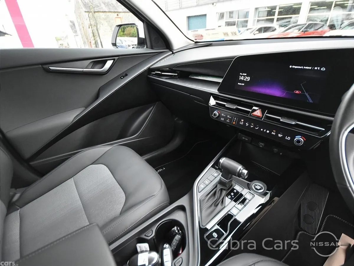 Kia Niro SUV, Petrol Hybrid, 2023, White