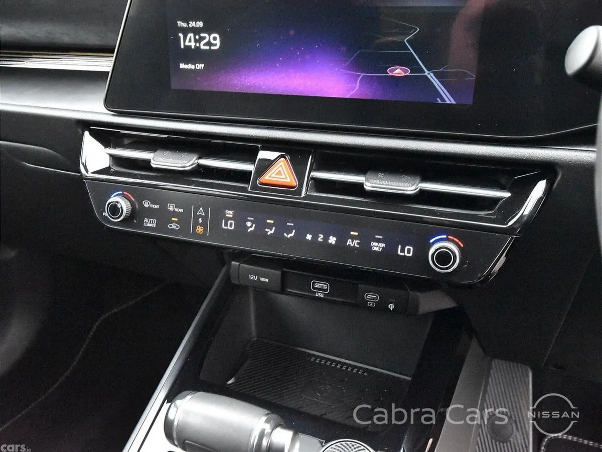 Kia Niro SUV, Petrol Hybrid, 2023, White