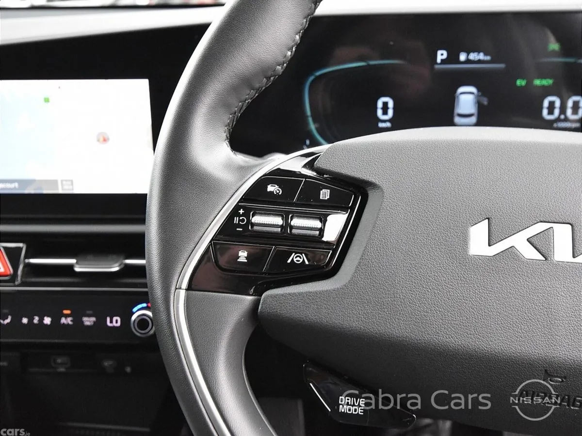 Kia Niro SUV, Petrol Hybrid, 2023, White