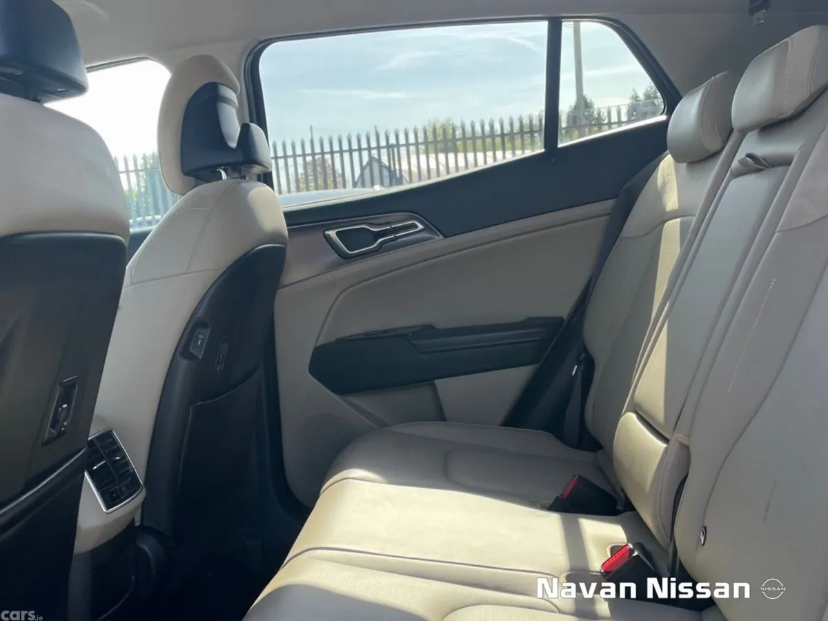 Kia Sportage SUV, Petrol Plug-in Hybrid, 2023, Black