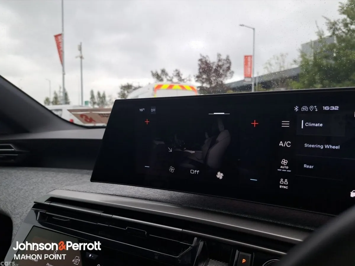Peugeot 5008 MPV, Petrol, 2026, Grey