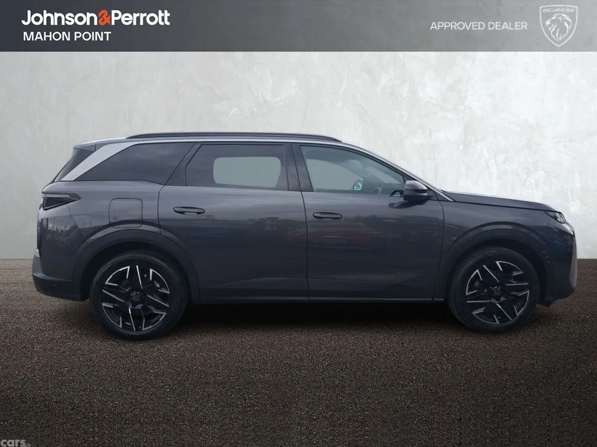 Peugeot 5008 MPV, Petrol, 2026, Grey