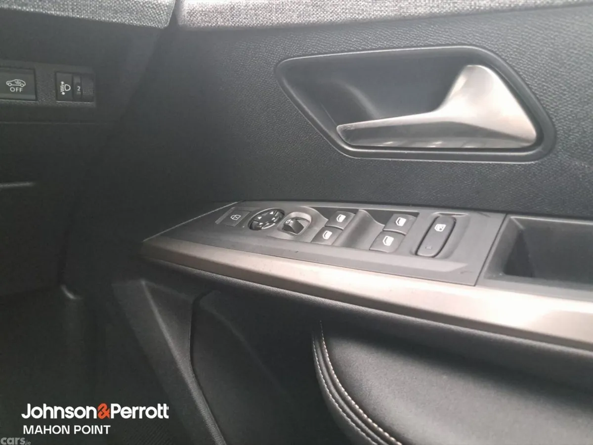Peugeot 5008 MPV, Petrol, 2026, Grey