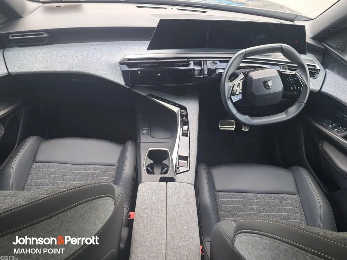 Peugeot 5008 MPV, Petrol, 2026, Black