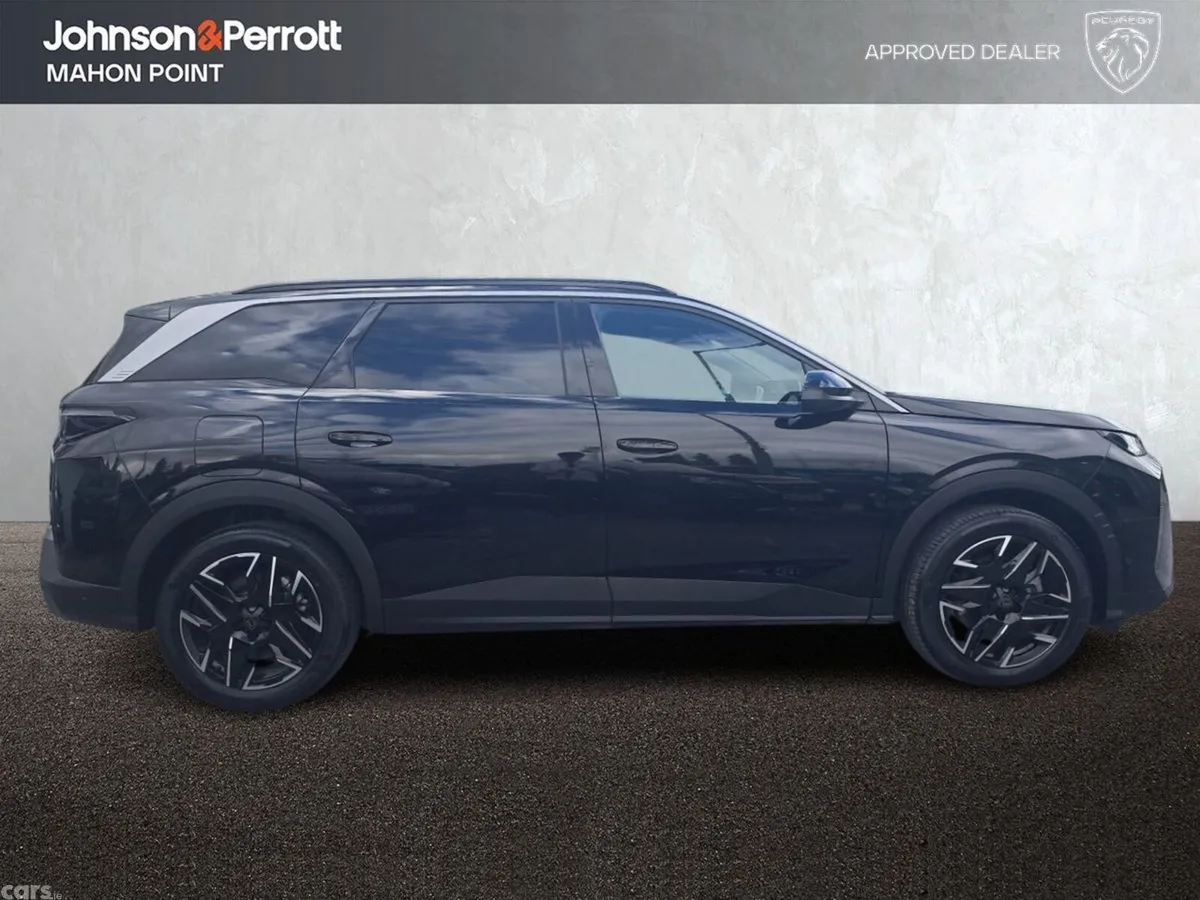 Peugeot 5008 MPV, Petrol, 2026, Black