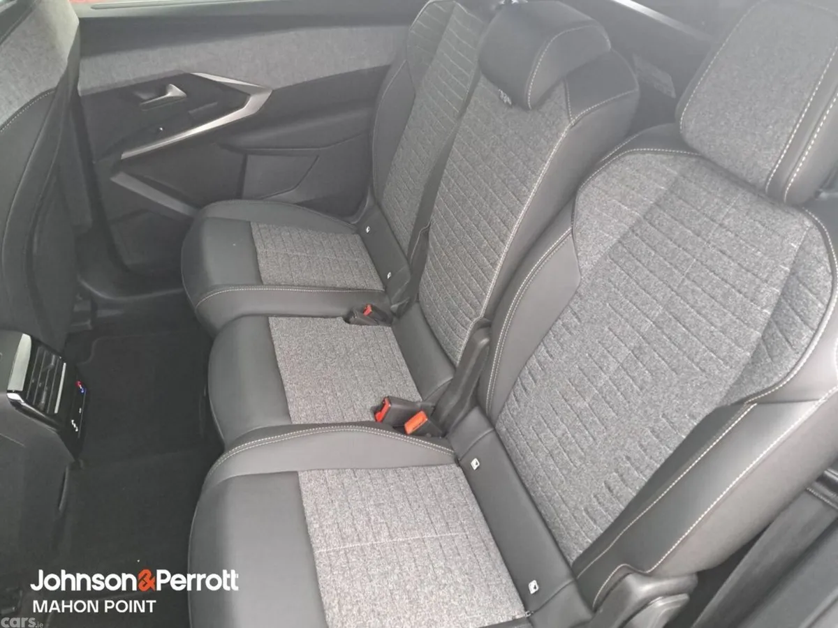 Peugeot 5008 MPV, Petrol, 2026, Grey