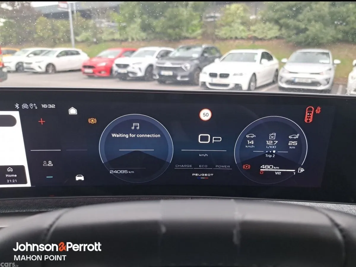 Peugeot 5008 MPV, Petrol, 2026, Grey