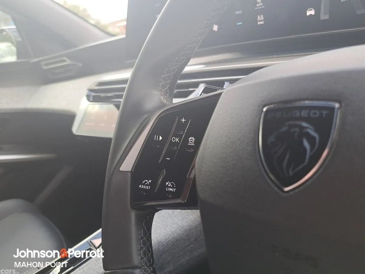 Peugeot 5008 MPV, Petrol, 2026, Black