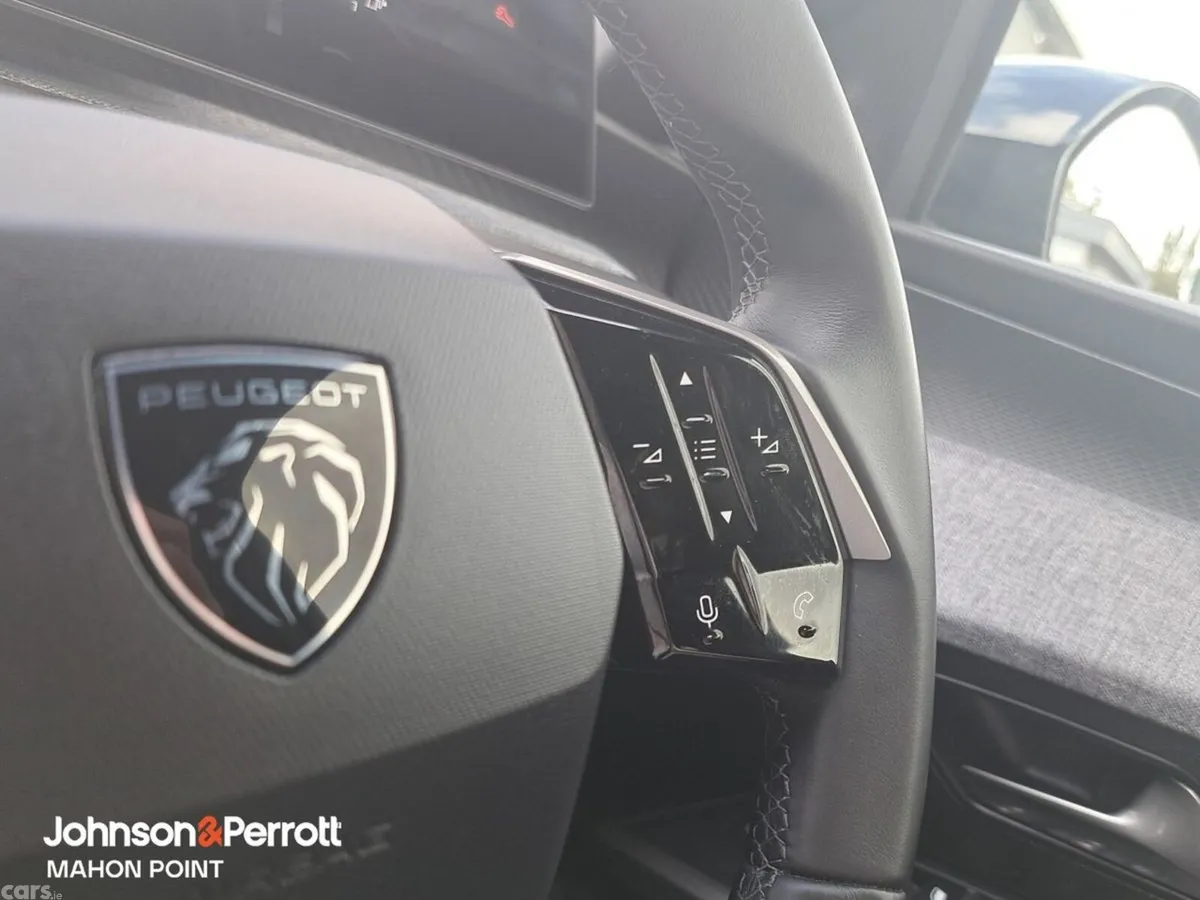 Peugeot 5008 MPV, Petrol, 2026, Black