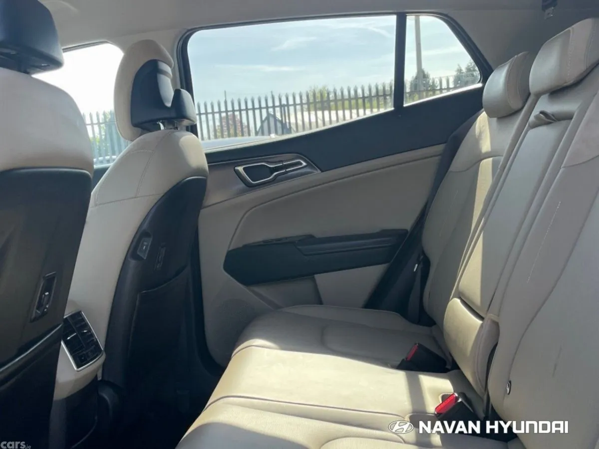 Kia Sportage SUV, Petrol Plug-in Hybrid, 2023, Black