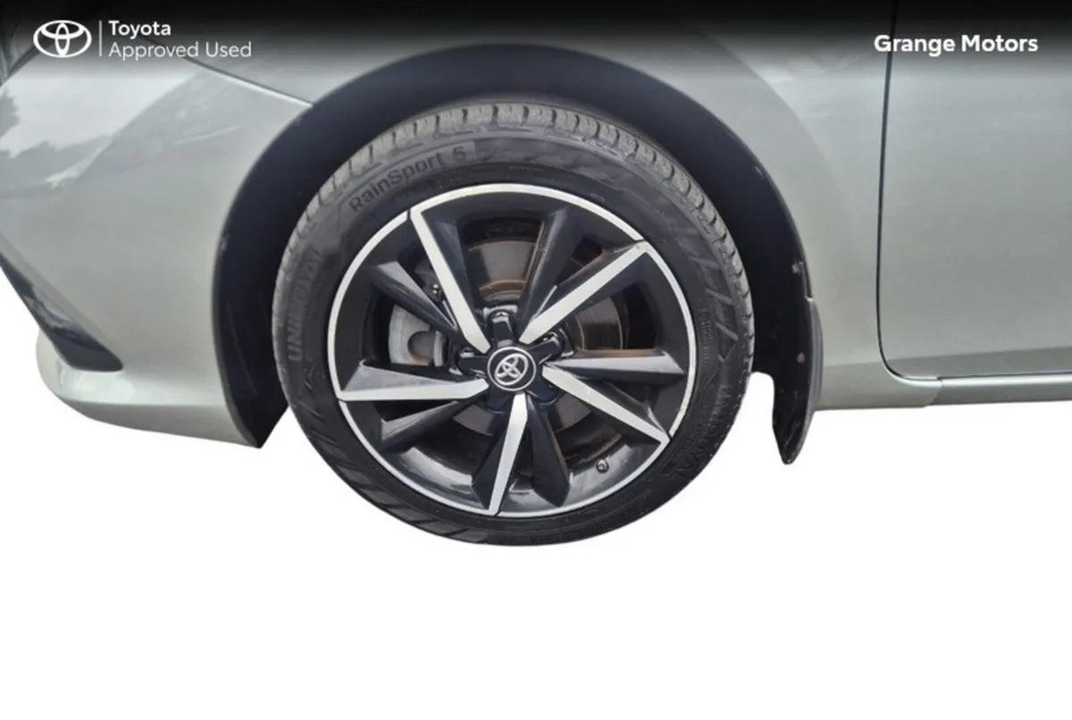 Toyota Auris MPV, Petrol Hybrid, 2018, Grey