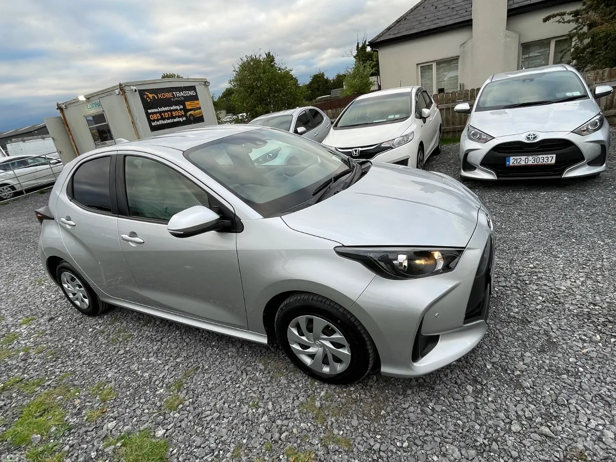 Toyota Yaris Hatchback, Petrol Hybrid, 2021, Silver