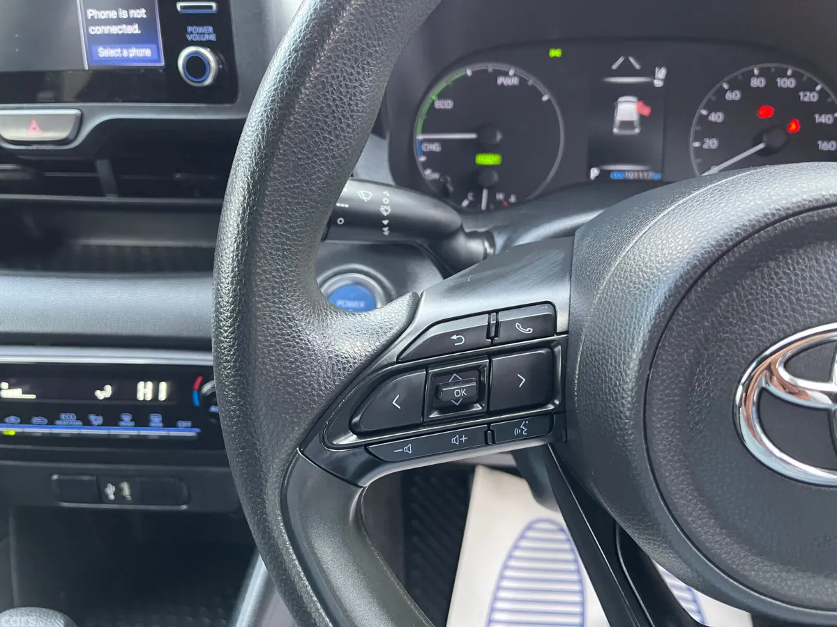 Toyota Yaris Hatchback, Petrol Hybrid, 2021, Silver