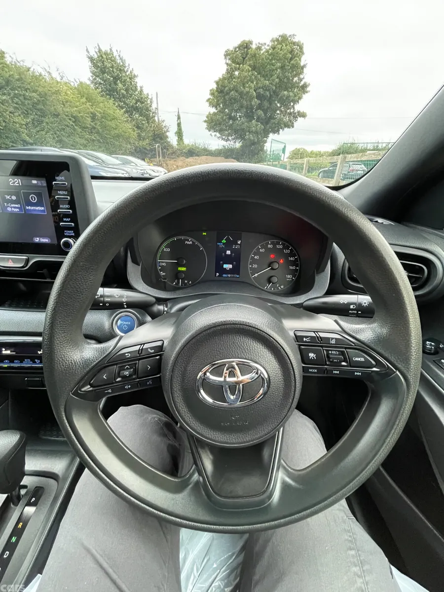 Toyota Yaris Hatchback, Petrol Hybrid, 2021, Silver