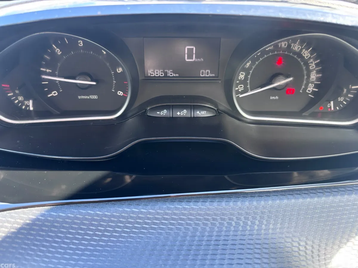 Peugeot 208 Hatchback, Diesel, 2017, Blue