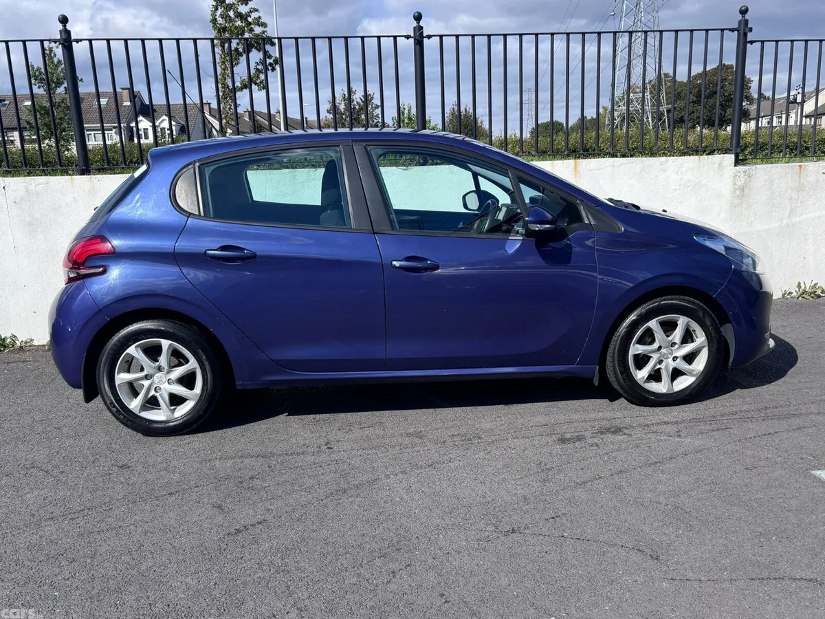 Peugeot 208 Hatchback, Diesel, 2017, Blue