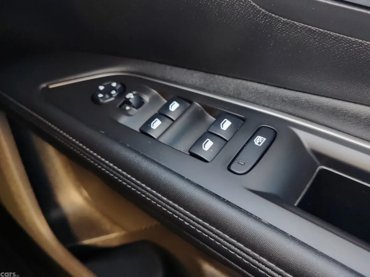 Peugeot 5008 MPV, Diesel, 2019, Blue