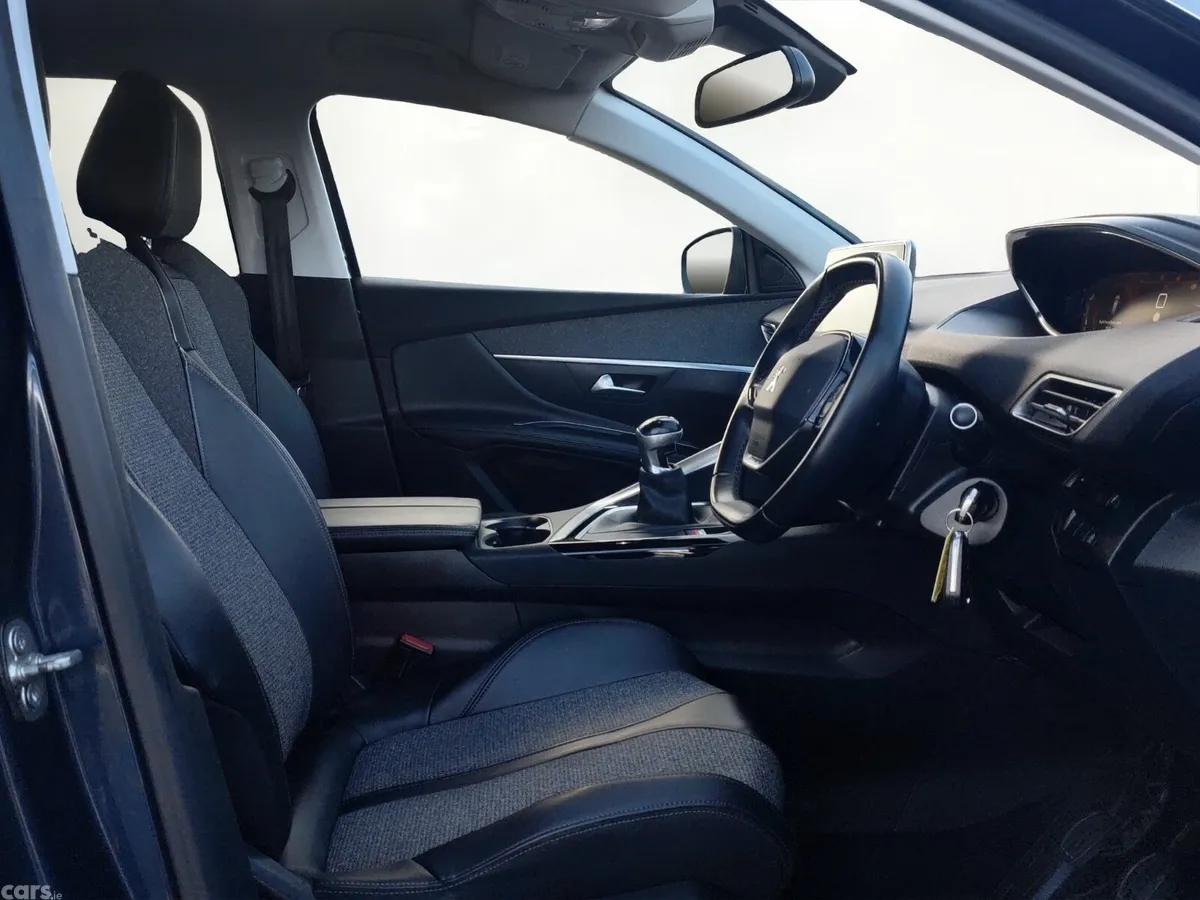 Peugeot 5008 MPV, Diesel, 2019, Blue