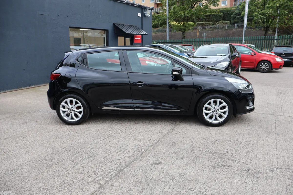 Renault Clio Hatchback, Petrol, 2018, Black