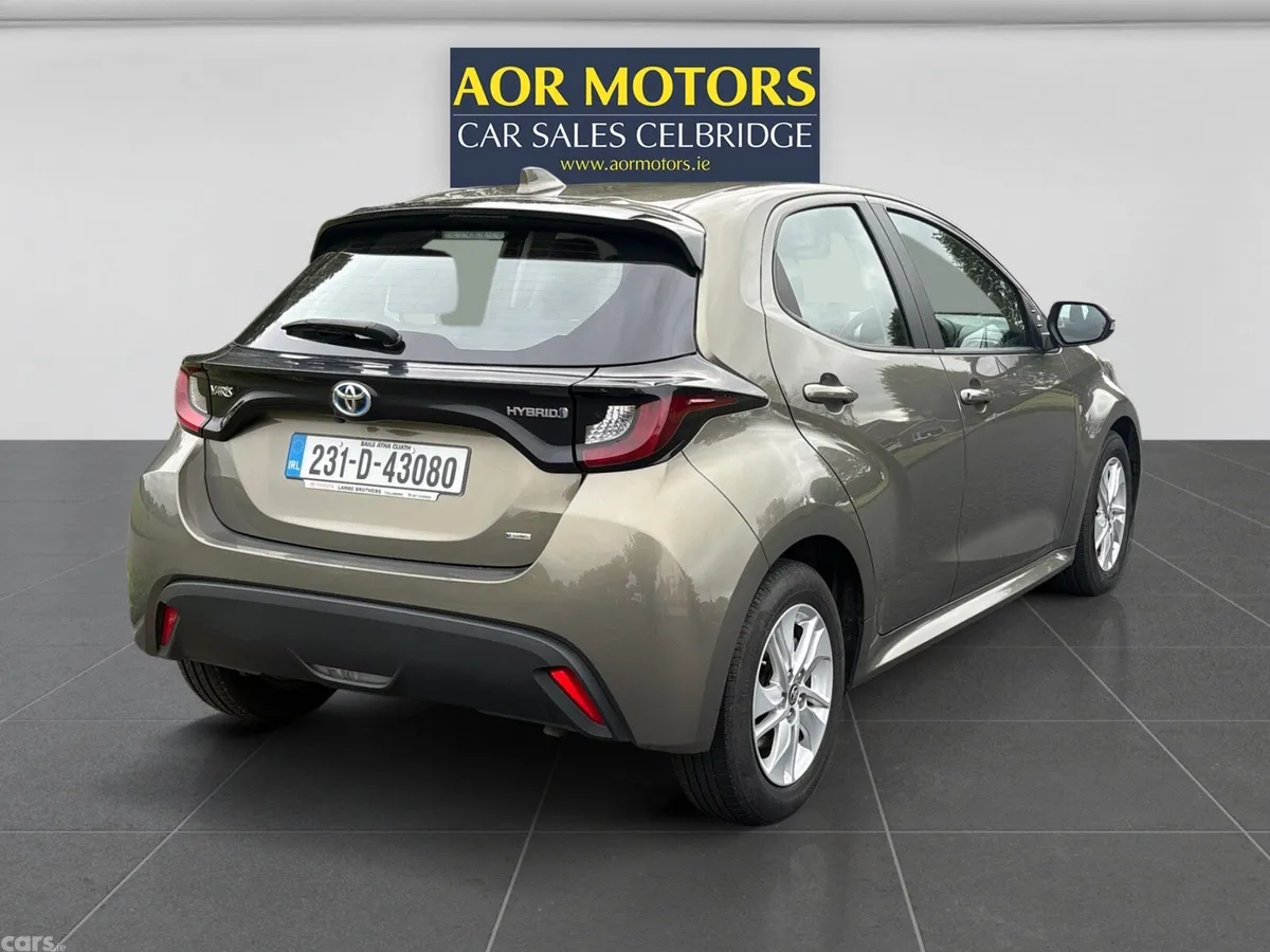 Toyota Yaris Hatchback, Petrol Hybrid, 2023, Green