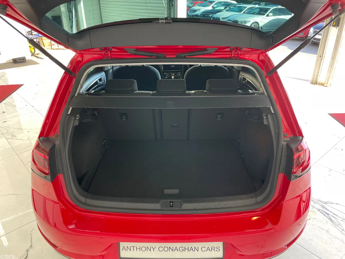 Volkswagen Golf Hatchback, Petrol, 2018, Red