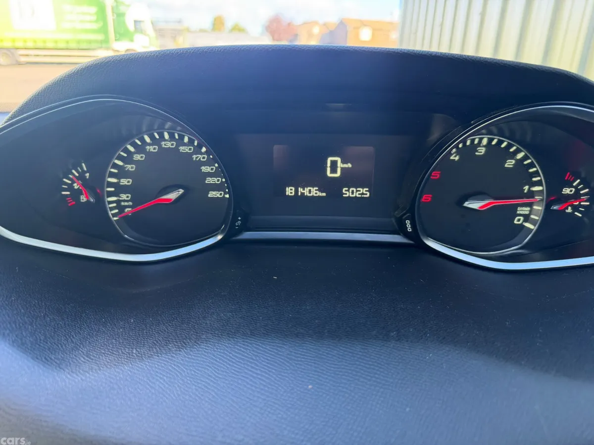 Peugeot 308 Hatchback, Diesel, 2014, Grey