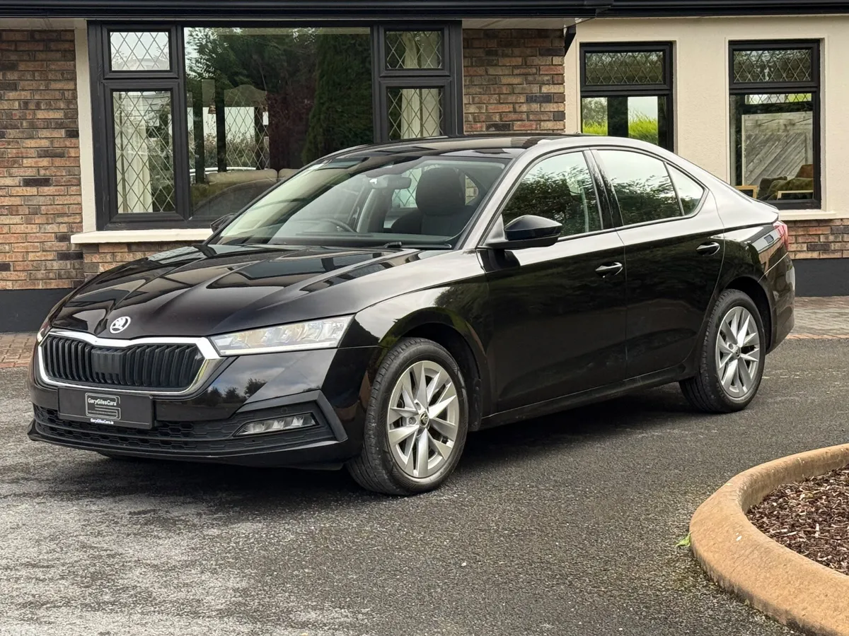 Skoda Octavia Saloon, Diesel, 2023, Black