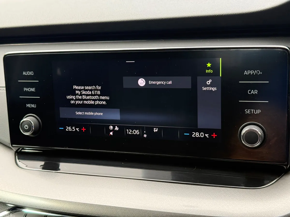Skoda Octavia Saloon, Diesel, 2023, Black