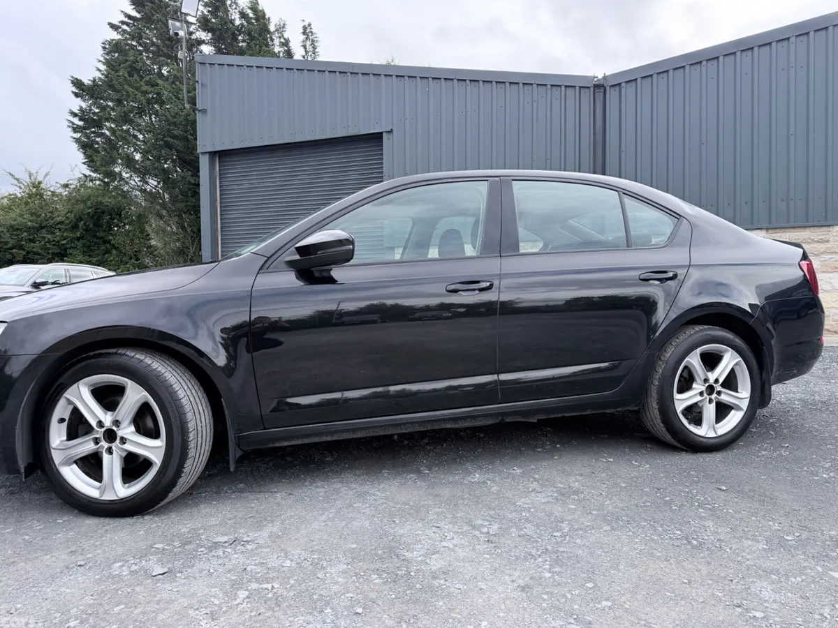 Skoda Octavia Saloon, Diesel, 2016, Black