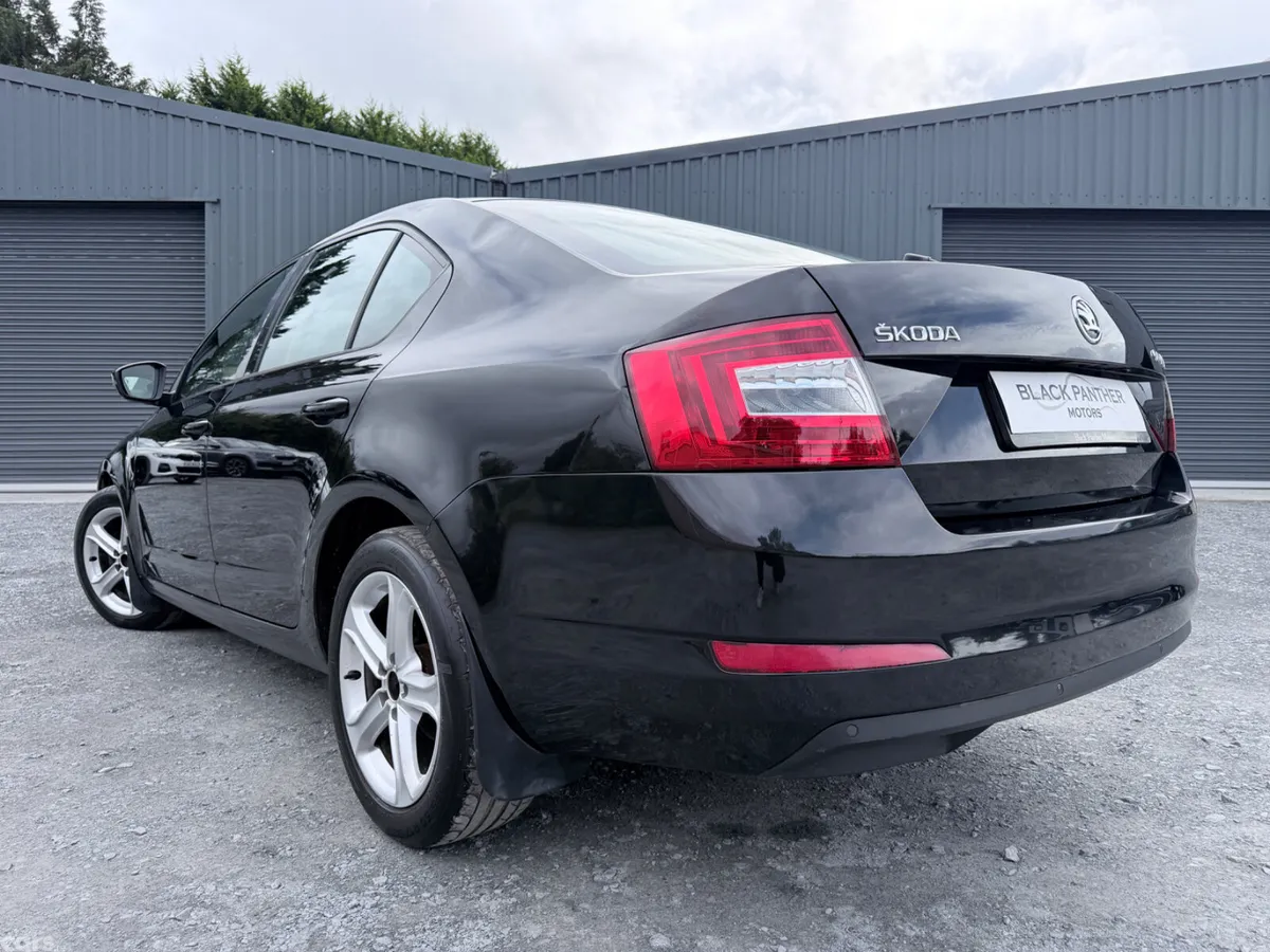 Skoda Octavia Saloon, Diesel, 2016, Black