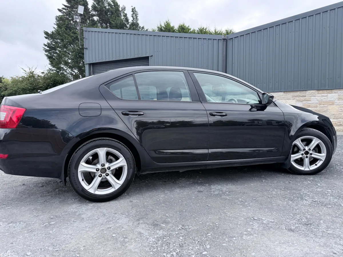 Skoda Octavia Saloon, Diesel, 2016, Black