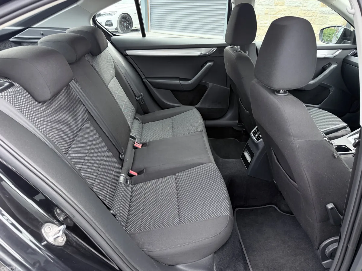 Skoda Octavia Saloon, Diesel, 2016, Black