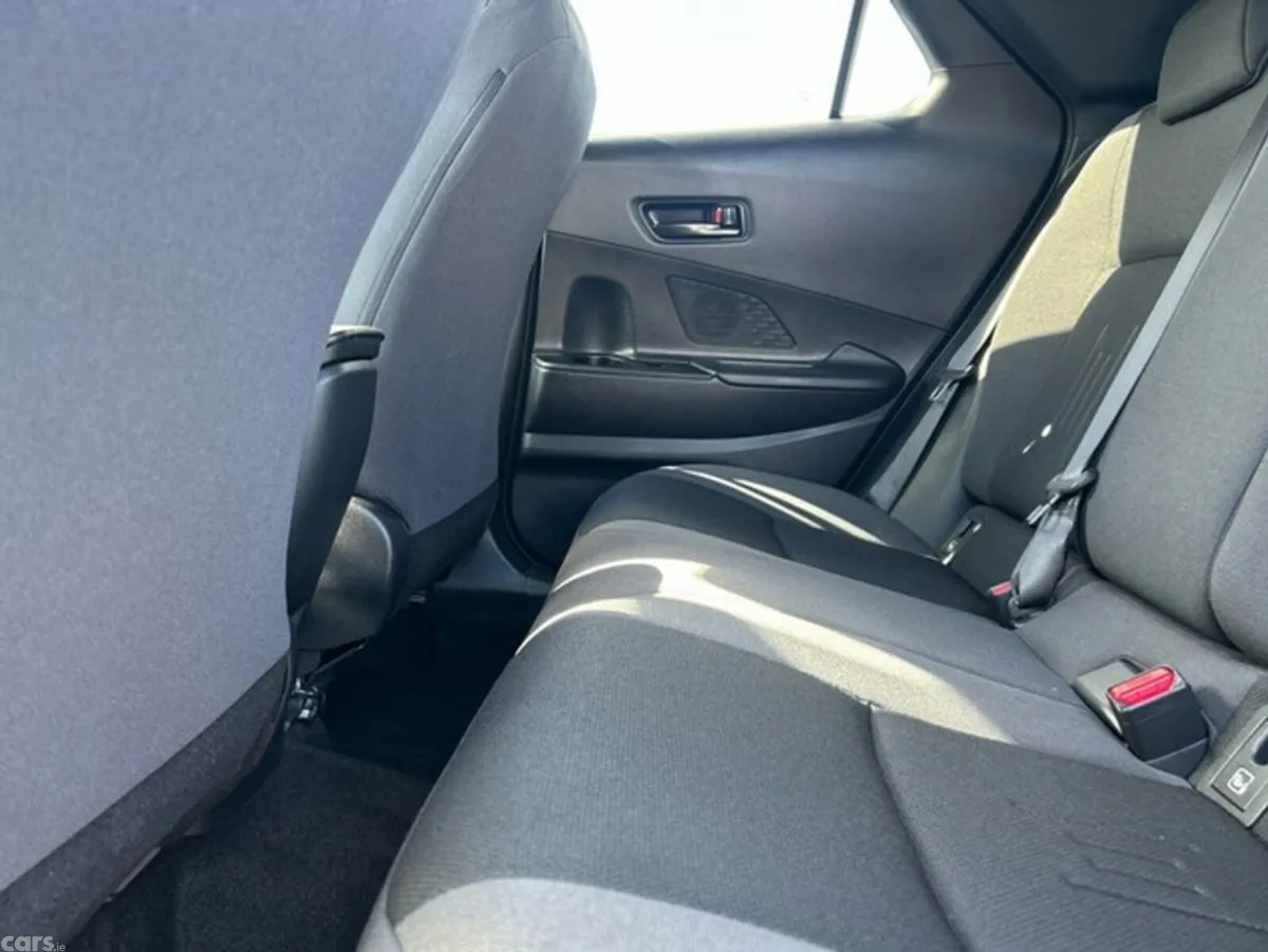Toyota C-HR SUV, Petrol Hybrid, 2025, Blue