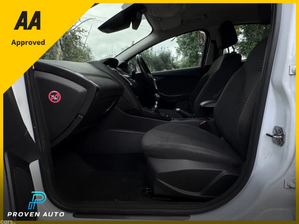 Ford Focus Hatchback, Petrol, 2015, White