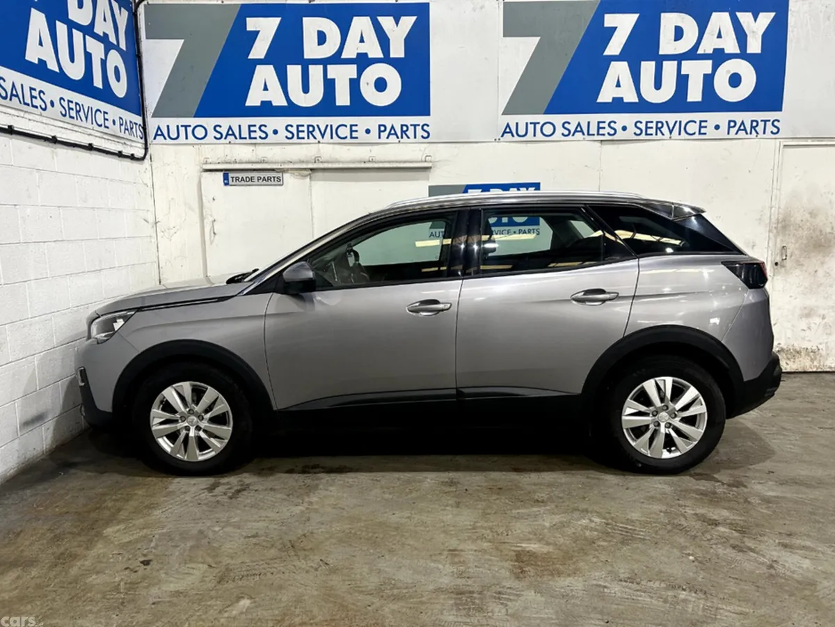 Peugeot 3008 MPV, Petrol, 2018, Grey